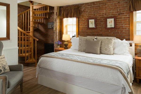 Four Chimneys Inn image 17